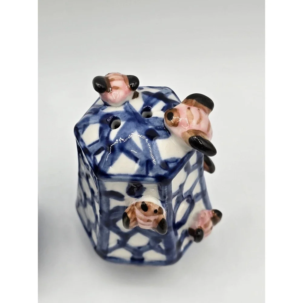 VTG Bear Bee Hive Salt And Pepper Shakers Set Farmhouse‎ Country Kitchen Decor
